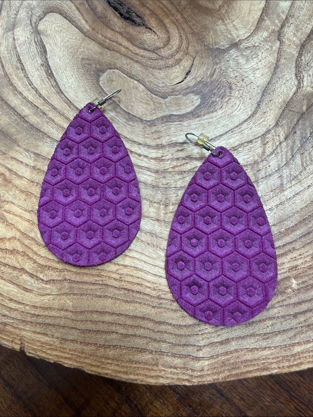 Nickel & Suede purple textured teardrop earrings size M